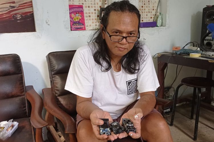 Wahyu Widodo (44), karya-karyanya berupa replika mobil banyak dibeli oleh kolektor
