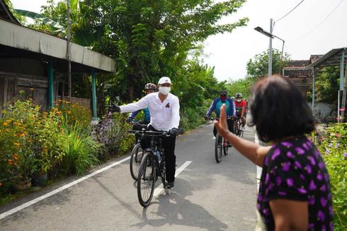 Wali Kota Madiun Bersepeda Pastikan Kebutuhan Warga Terpenuhi Selama Corona