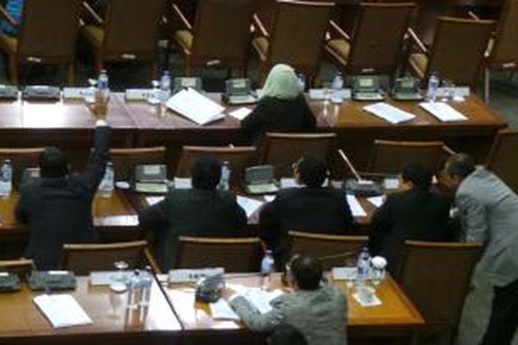 Fraksi Partai Kebangkitan Bangsa (PKB) memprotes pengesahan lima anggota Badan Pemeriksa Keuangan (BPK) di sidang paripurna, Selasa (23/9/2014).