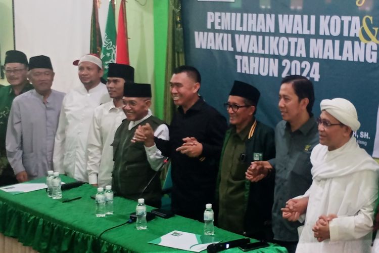 Mantan Wali Kota Malang, Mochamad Anton mendatangi Kantor DPC PKB Kota Malang pada Senin (29/4/2024) untuk mendaftarkan diri menjadi Bakal Calon Wali (Bacawali) Kota Malang. 