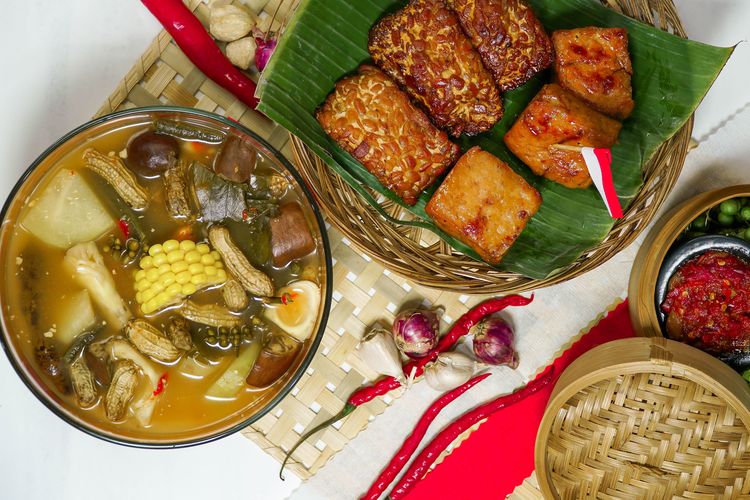 Sayur asem dan tahu tempe bacem menu favorit Bung Karno, sajikan dengan sambal lebih nikmat.