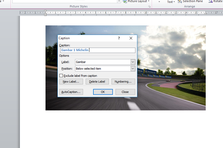 Cara menambahkan caption gambar di Microsoft Word.