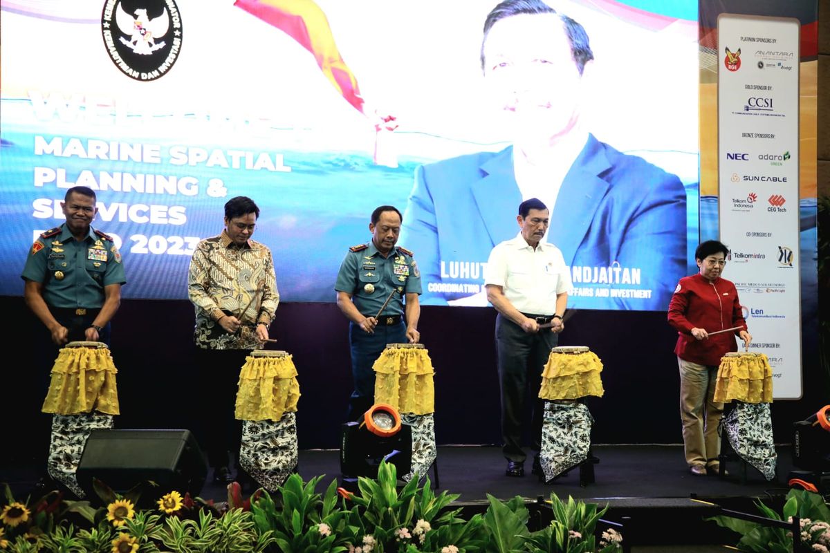 Menteri Koordinator Bidang Kemaritiman dan Investasi, Luhut B. Pandjaitan membuka acara seremoni Marine Spatial Planning dan Expo Service, Jakarta, Selasa (19/9/2023).