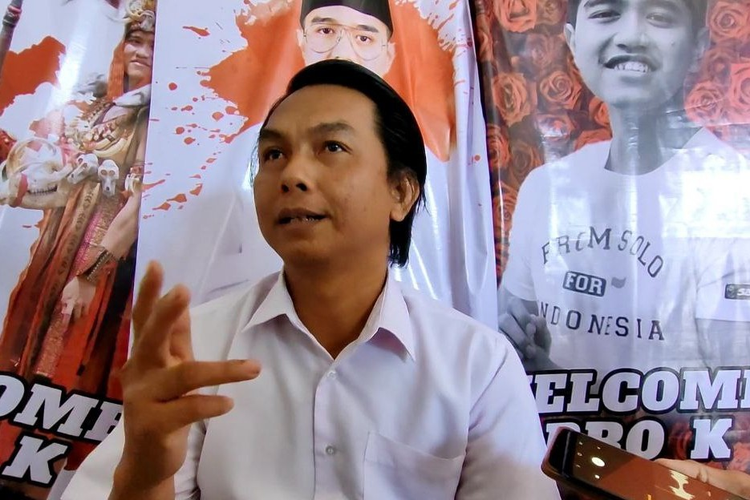 Ketua DPD Partai Solidaritas Indonesia (PSI) Solo, Antonius Yogo Prabowo di Kantor DPD PSI Solo, Jawa Tengah, Kamis (21/9/2023).