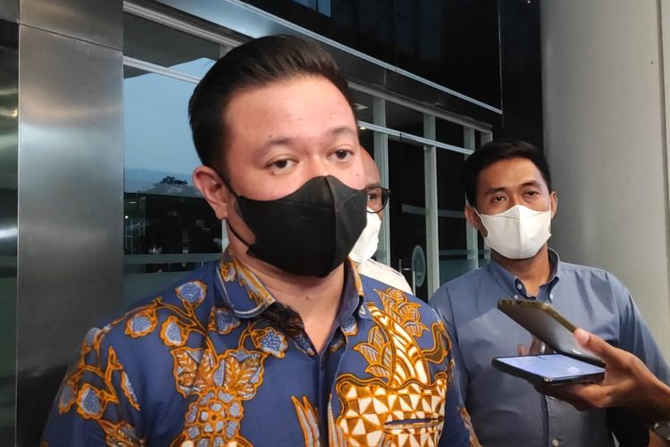 Pengacara Bharada E, Andreas Nahot, menyayangkan pernyataan dari pihak-pihak yang tak bertanggung jawab soal hasil otopsi Brigadir J. Hal ditungkap Andreas di kantor LPSK, Ciracas, Jakarta Timur, Senin (1/8/2022).