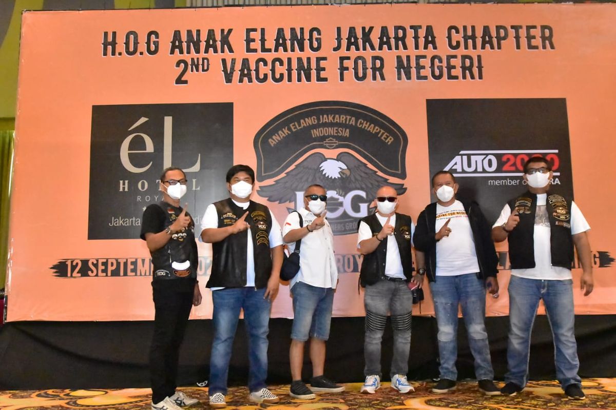 Komunitas motor gede Harley Owners Group (HOG) melaksanakan program vaksinasi Covid-19 tahap kedua untuk masyarakat umum di Kelapa Gading, Minggu (12/10/2021).