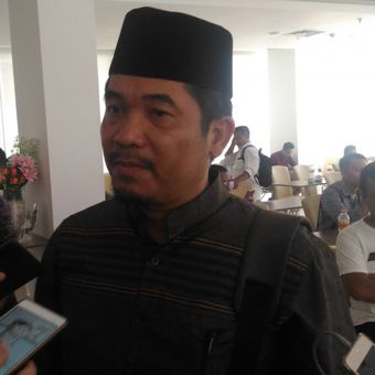 Direktur Eksekutif Lingkar Madani untuk Indonesia (LIMA) Ray Rangkuti seusai menghadiri diskusi di Jakarta Pusat, Jumat (18/1/2019).  