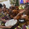 Jalan Kaki dari Thailand ke Indonesia, 32 Biksu Makan Maksimal Dua Kali Sehari Sebelum Siang