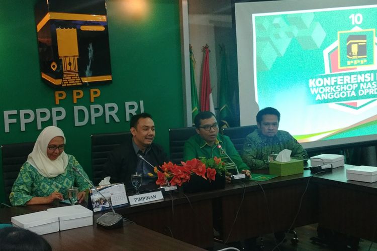Pengurus PPP memberikan keterangan pers terkait workshop Anggota DPRD, di Kompleks Parlemen, Senayan, Jakarta, Jumat (11/5/2018).