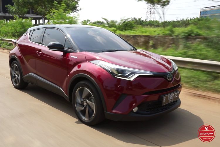 Test Drive Toyota C-HR Hybrid 2022