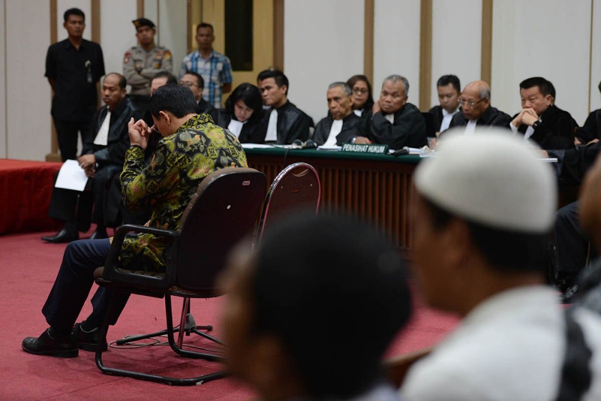 Terdakwa kasus dugaan penodaan agama Basuki Tjahaja Purnama atau Ahok mengikuti sidang lanjutan yang digelar PN Jakarta Utara di Auditorium Kementerian Pertanian, Jakarta Selatan, Kamis (20/4/2017). Dalam sidang dengan agenda pembacaan tuntutan itu, Jaksa Penuntut Umum (JPU) menyatakan Ahok bersalah dan dipidana 1 tahun penjara dengan masa percobaan 2 tahun.