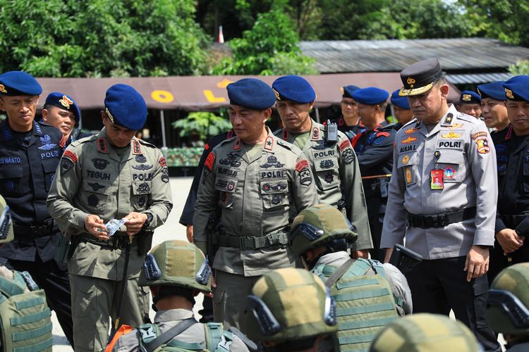 Personel Brimob usai apel persiapan pencarian tahap ketiga Iptu Tomi Samuel Marbun 