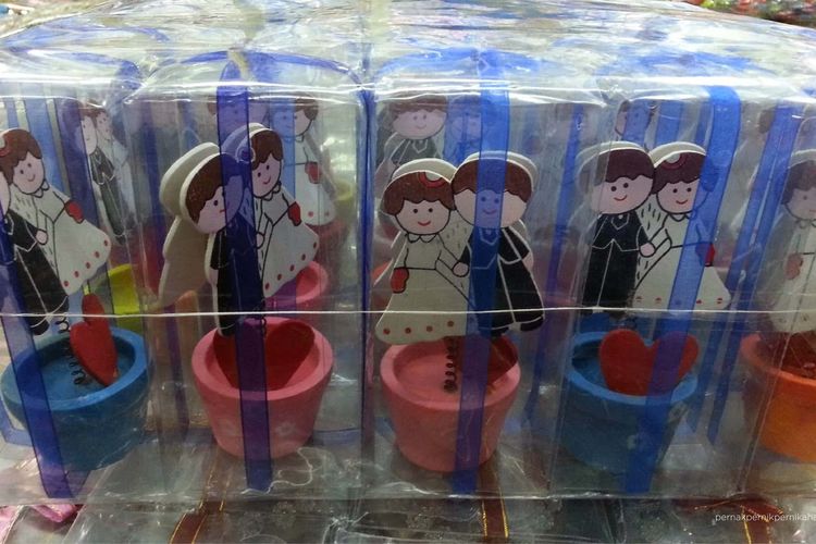 Salah satu contoh souvenir pernikahan di Pasar Jatinegara