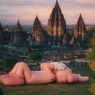 Ada Patung Raksasa KAWS di Candi Prambanan, Ini Harga Tiketnya