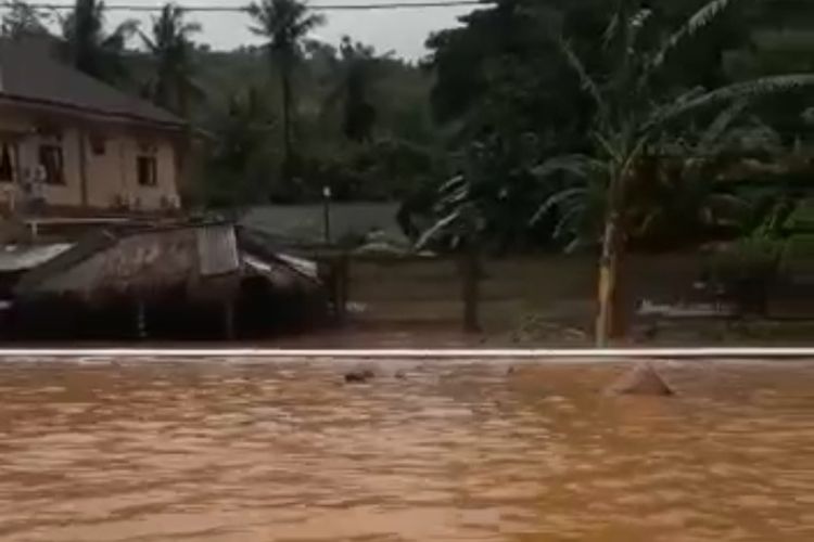 Lokasi banjir yang berada di depan Sirkuit Mandalika, tepatnya di Dusun Rangkap, Desa Kuta Lombok Tengah