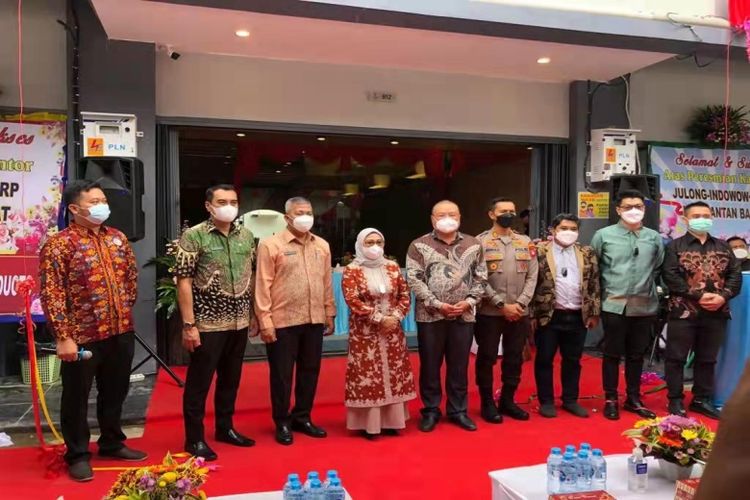 Peresmian kerja sama Julong Group, Indowow Invest Media, dan Nusa Raya Pacific (NRP) di Kantor Mall Transmart, Kecamatan Sungai Raya, Kabupaten Kubu Raya, Kalimantan Barat (Kalbar), Jumat (24/12/2021).