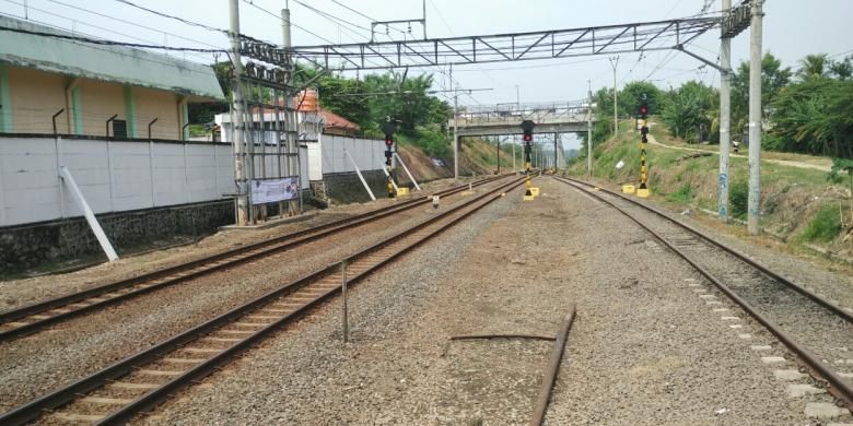 Jalur ganda elektrifikasi segmen Parung Panjang - Maja yang baru diresmikan oleh Dirjen Perkeretaapian Kemenhub di Stasiun Maja, Lebak, Banten, Rabu (11/5/2016).