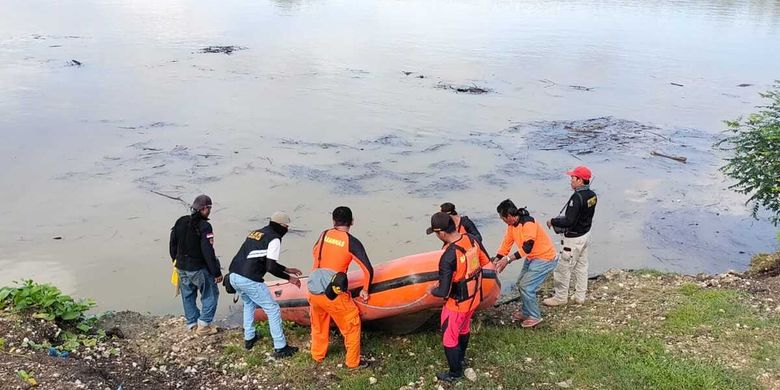 Nuriman, pulanglah. Pemancing Kubu Raya diduga diterkam buaya di Sungai Cabang Ruan belum ditemukan