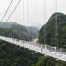 Jembatan Kaca Terpanjang di Dunia Ada di Vietnam, Berani Coba? 