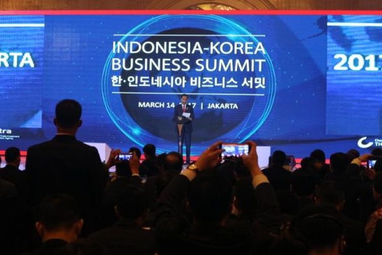 Presiden Joko Widodo saat membuka Indonesia-Korea Business Summit, di Jakarta, Selasa (14/3/2017).
