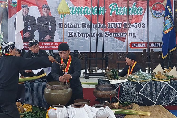 Prosesi jamasan pusaka dalam rangka Hari Jadi ke-502 Kabupaten Semarang