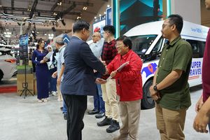Farizon Serahkan Unit Van Listrik SV ke 5 Mitra di GIIAS 2026