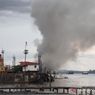 Kapal yang Bersandar di Galangan Kota Samarinda Terbakar dan Meledak