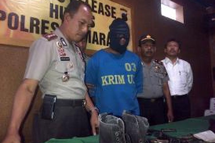Akbar Paputungan (23) pemuda asal desa Anreapi, Polewali Mandar, Sulawesi Barat ditangkap aparat Polres Semarang kerena mengaku sebgai anggota TNI.