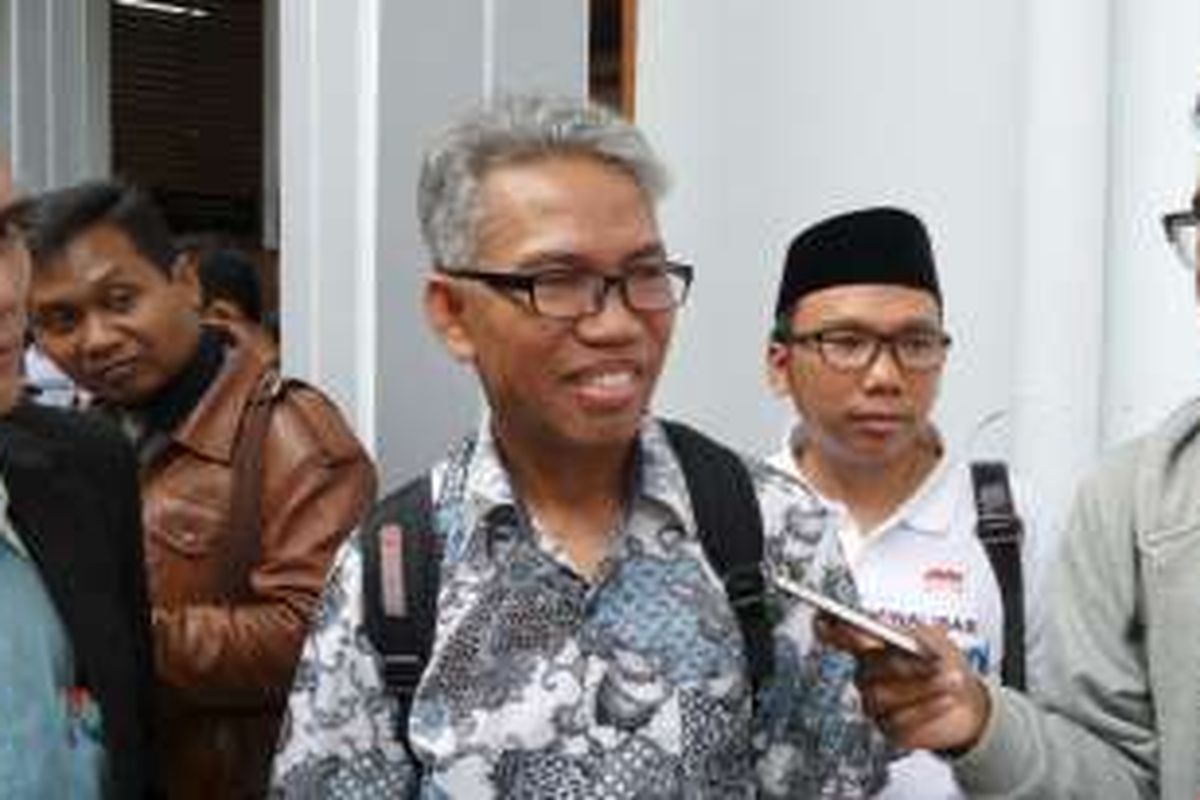 Tersangka kasus dugaan pencemaran nama baik dan penghasutan terkait SARA, Buni Yani, di Pengadilan Negeri Jakarta Selatan, Selasa (13/12/2016). Buni mengajukan permohonan praperadilan atas penetapan statusnya sebagai tersangka.