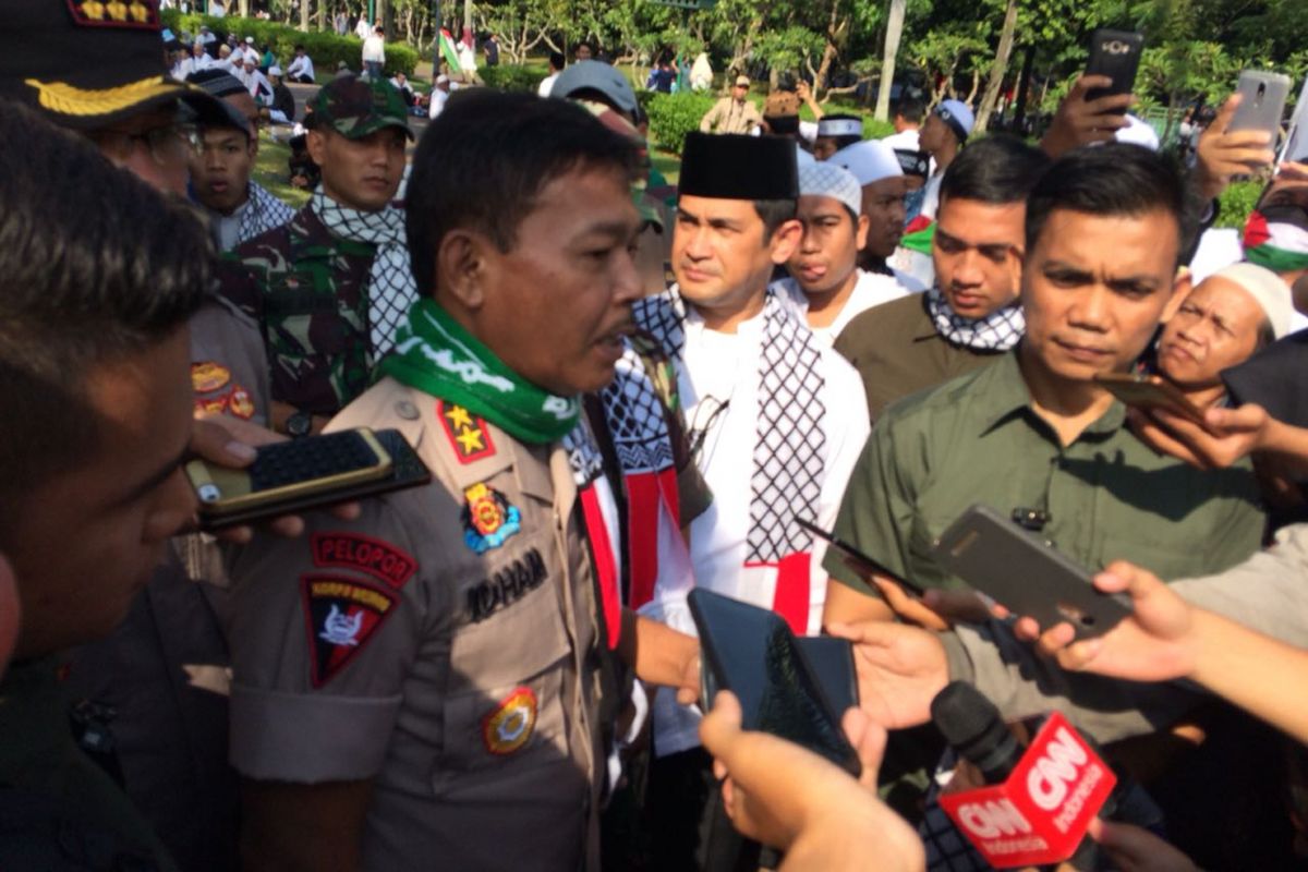 Kapolda Metro Jaya Irjen Pol Idham Azis memberikan pernyataan kepada wartawan terkait Aksi Solidaritas Baitul Maqdis, Jumat (11/5/2018).