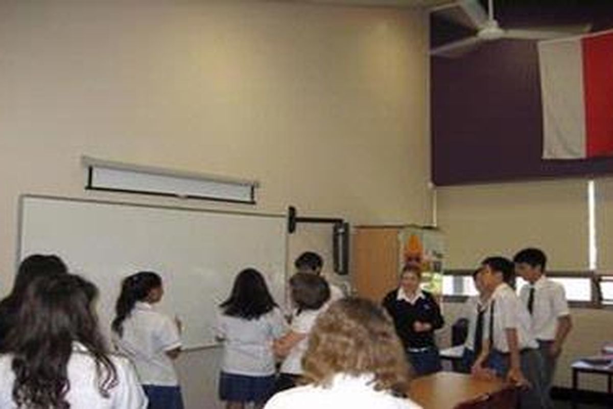 Para murid Ryde Secondary College di Sydney tampak asyik menikmati permainan kata dalam Bahasa Indonesia yang merupakan bagian dari mata pelajaran pilihan di sekolah ini