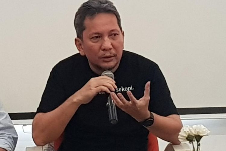 Anggota Ombudsman RI Ahmad Alamsyah Saragih saat menjadi pembicara dalam acara diskusi tentang BPJS di Cikini, Jakarta Pusat, Minggu (13/10/2019).