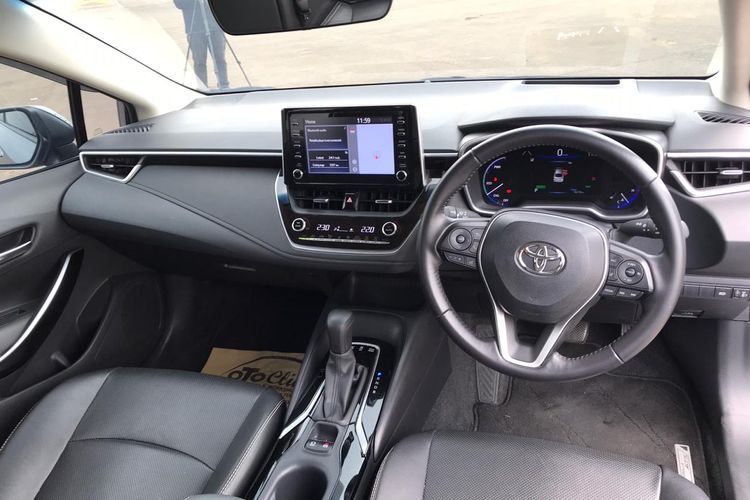 Test Drive Toyota Corolla Altis Hybrid