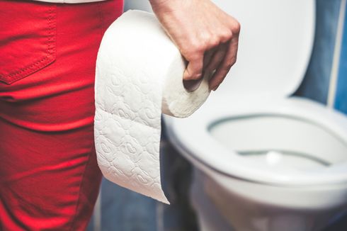 Bahaya Pipis Sambil Angkat Bokong di Toilet Duduk