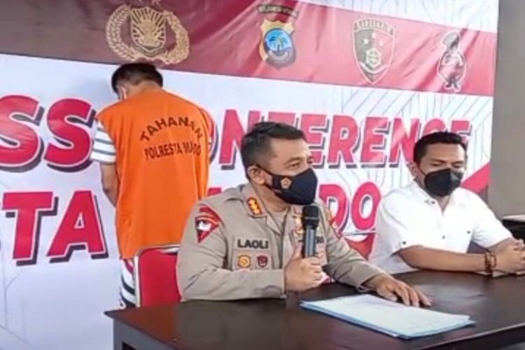 Kapolresta Manado Kombes Pol Elvianus Laoli saat memberikan keterangan pers di Polresta Manado, Sabtu (23/10/2021).