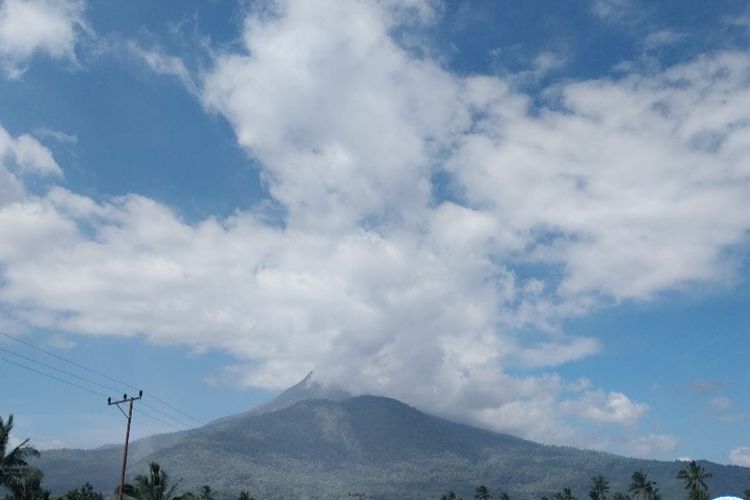 Visual Gunung Lewotobi Laki-laki pada Rabu (12/6/2024)