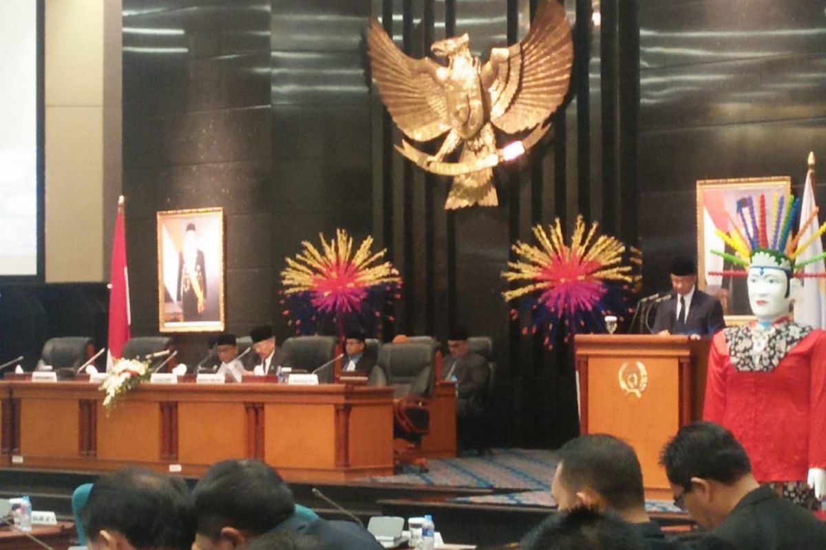 Anies menyampaikan Jawaban dari Pertanyaan Fraksi-Fraksi DPRD Terkait APBD 2017