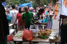 Bantuan Takjil untuk Korban Kebakaran Bidaracina Berbuka Puasa