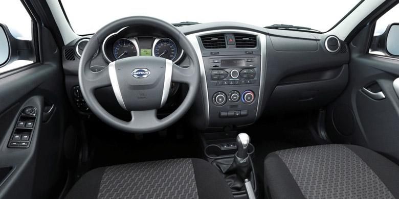 Interior Datsun on-Do, lebih gagah ketimbang Go.