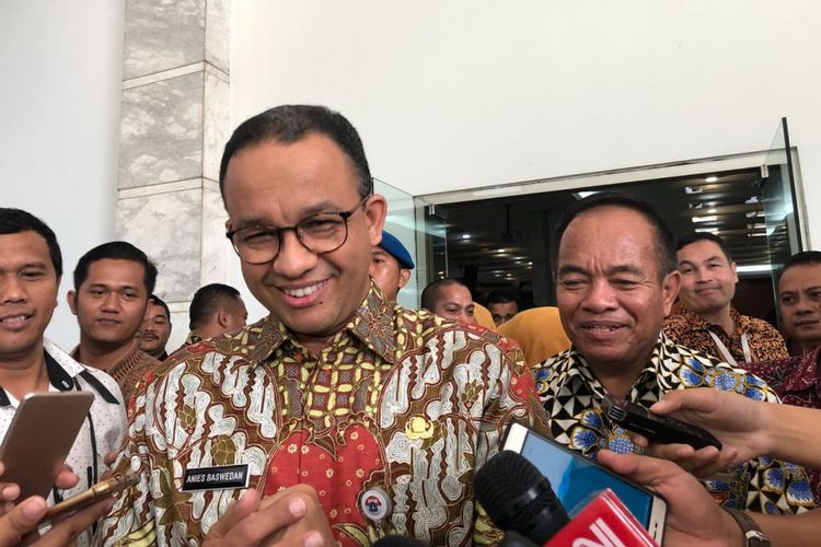 Gubernur DKI Jakarta Anies Baswedan dan Wali Kota Jakarta Timur Bambang Musyawardana di Kantor Wali Kota Jakarta Timur, Kamis (5/4/2018).