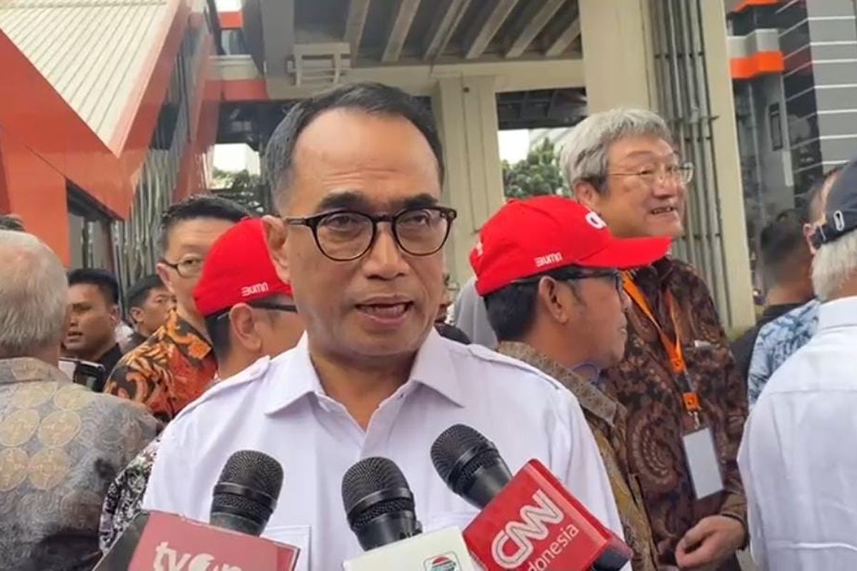 Menteri Perhubungan Budi Karya Sumadi saat ditemui di Stasiun LRT Dukuh Atas setelah acara peresmian LRT Jabodebek, Jakarta, Senin (28/8/2023)