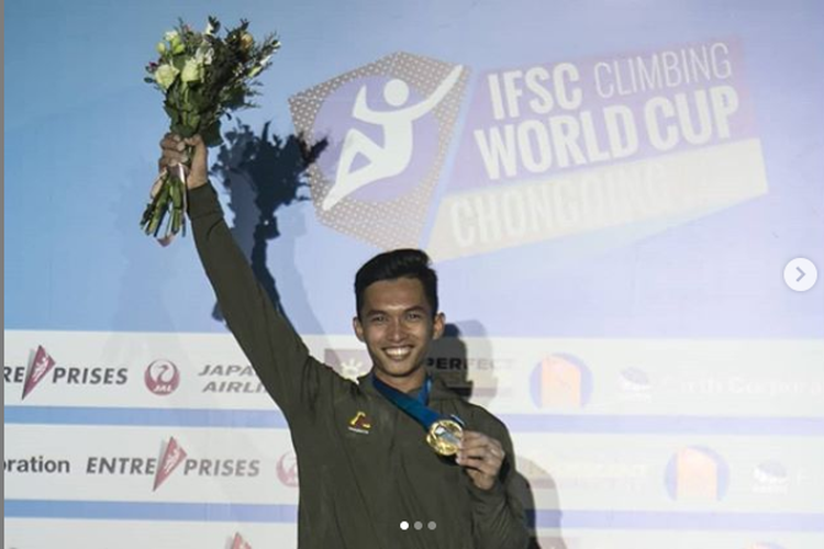 Atlet panjat tebing Indonesia, Alfian M Fajri, sukses meraih medali emas di Piala Dunia Panjat Tebing IFSC Chongqing, China, 26 April 2019.