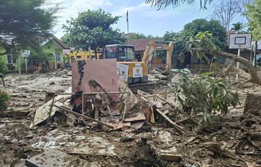 Suasana hari pertama masuk sekolah di SD Negeri 01 Percontohan, Kampung Tanjung Karang, Karang Baru, Kabupaten Aceh Tamiang, Senin (5/1/2026)