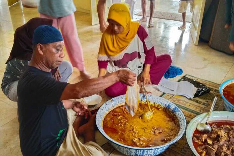 Tradisi Idul Adha di Maluku Tengah, Daging Kambing Dimasak untuk Satu Desa