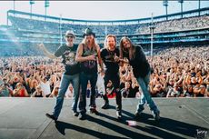 Lirik dan Chord Lagu Love on the Rocks - Poison