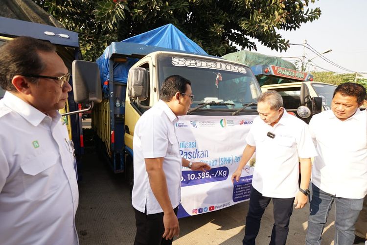 Mendag Zulhas saat meninjau Pasar Induk Beras Cipinang (PIBC),