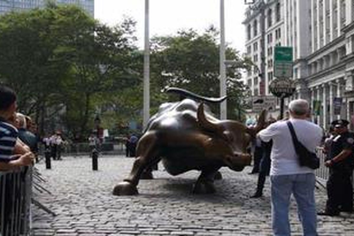 Kerbau Wall Street terbuat dari perunggu seberat 3.200 kilogram karya perupa Arturo Di Modica 