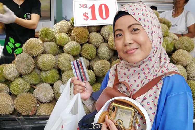 Tak hanya dimakan di tempat, durian juga bisa dibawa pulang.