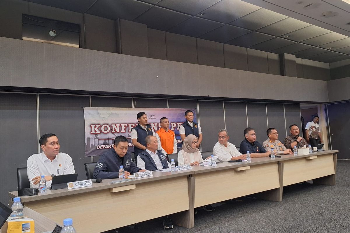 OJK Serahkan Adrian Gunadi dan APP ke Kejaksaan, Buntut Kasus Investree