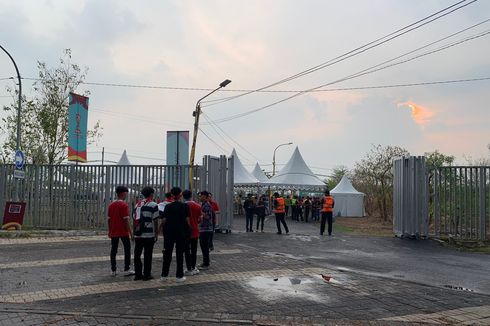 Suasana GBT Jelang Indonesia Vs Maroko: Sempat Hujan, Semangat Fans Tak Surut